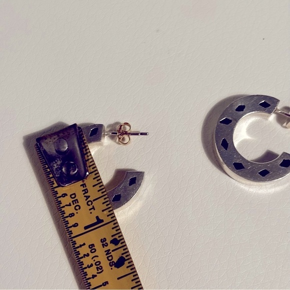 Sterling silver hoop pierces earring - Picture 4 of 4